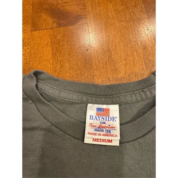 Woman’s the Bayside made an America US Army T-shirt size medium - Picture 3 of 4